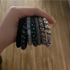 ÄKTA KNEKKIS - säljer dessa underbara äkta knekkisarna😍🙏🏼 alla är köpta på nk och är 100% äkta som jag kan ge ältehetsbevis privat🤗 aldrig används på håret så de är fräscha💘‼️TRYCK INTE PÅ KÖP NU‼️‼️  Orginalpriset: 250kr? Mitt pris: 149kr