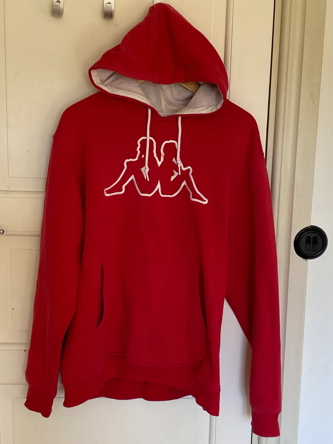 Röd hoodie