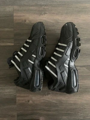 Nike air Max 95 NDSTRKT - Storlek 43 på skorna. Skorna har använts ett fåtal gånger och är som nya. 