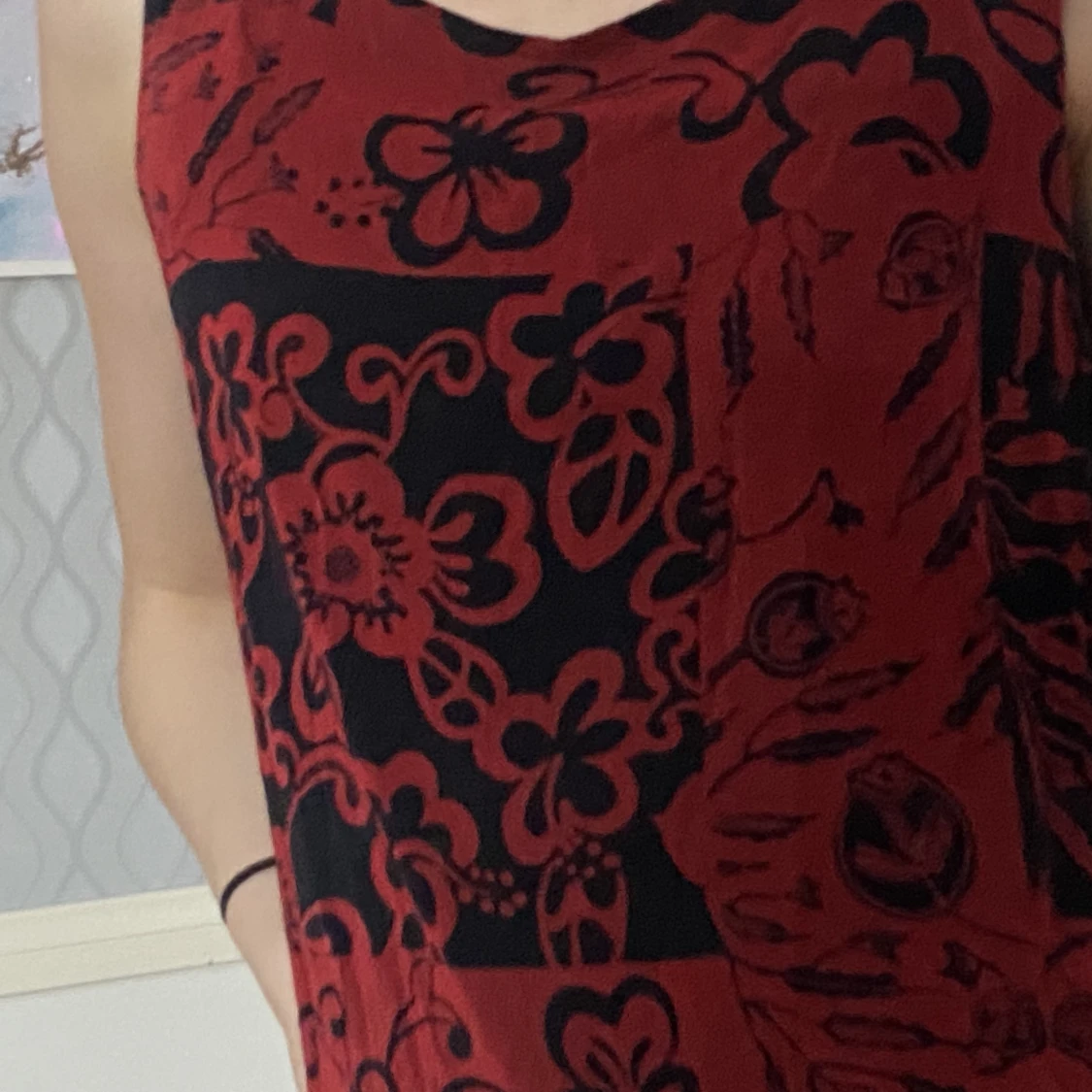 Abstrakt coolt rött linne - 90