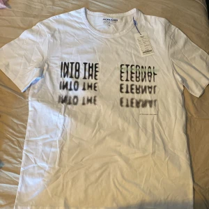 Jack&jones  - Hej säljer jack&jones t-Shirt den är oanvänd och i god skick.  Kan mötas upp och frakstas ( köparen står för frakt) ☺️ endast Swish eller kontanter 