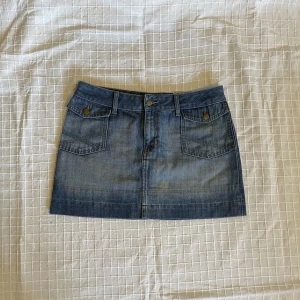 Miniskirt - Så fin jeans minikjol. Storlek 40. Midja: 82cm Längd: 34cm 💘