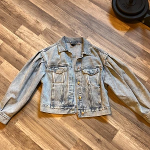 Jeansjacka  - en jeansjacka från h&m 💞