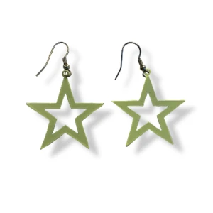 stjärnor örhängen !  - Super fina men jag använder inte ! Dom är typ mellan neongul och neongrön. säljer för 40kr+ frakt! hör av dig vid intresse och glöm inte att kolla in alla mina andra fina örhängen i min profil! 😺😺