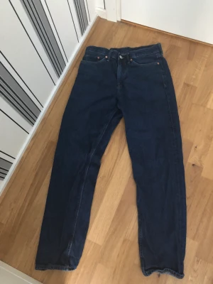 Mörk blå jeans 30/32 - Inga skador helt nya 