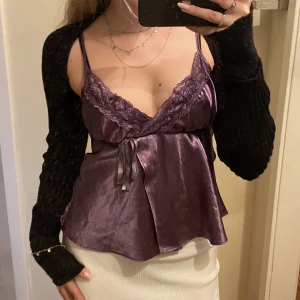 Vintage siden linne - Kommer säljas på jealoussecondhand.com💕