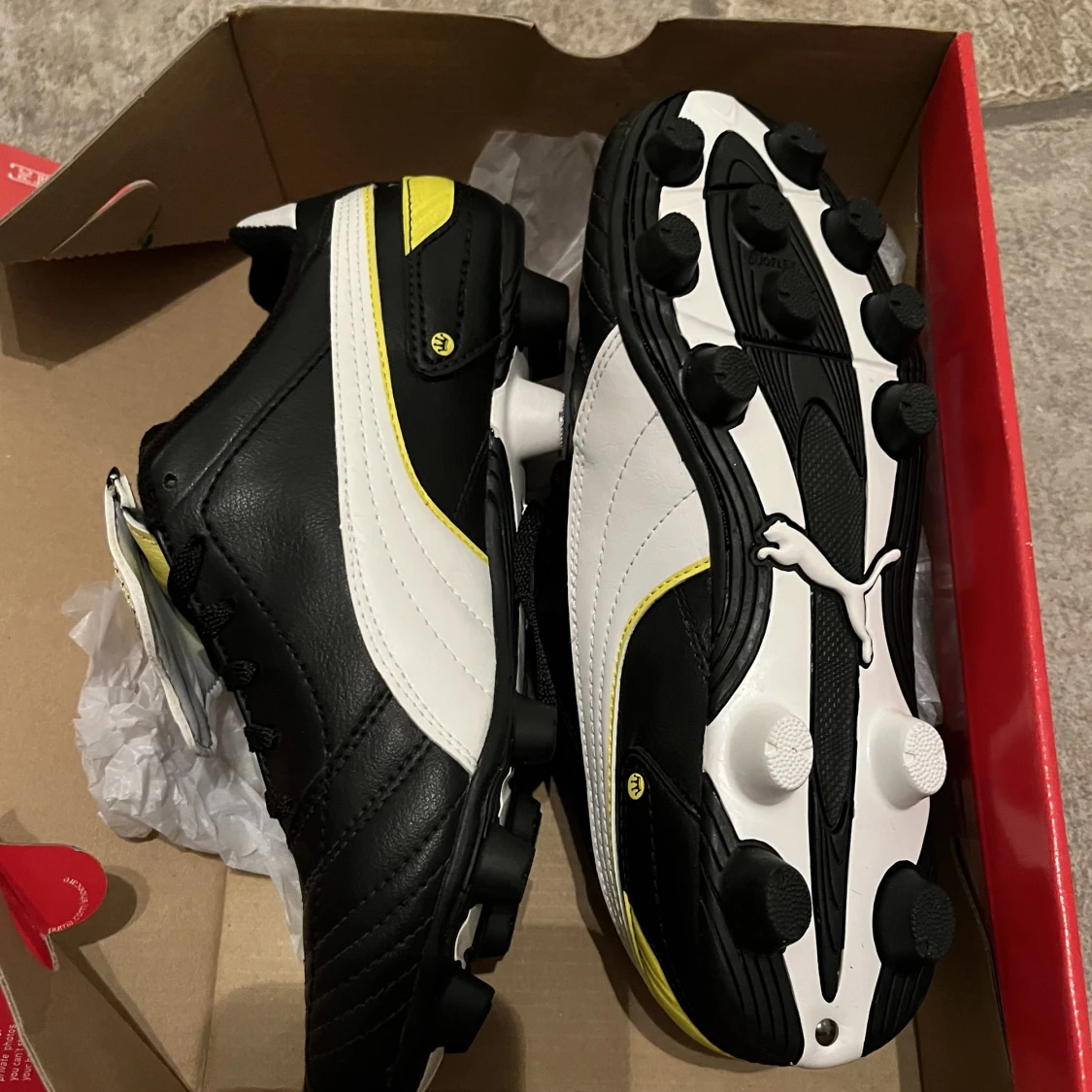 Helt nya Puma fotbollskor - 90