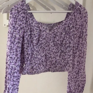 Sommartröja HM - Sommartröja off shoulder från HM, kommer ej till användning. Perfekt till vår/sommar!🫶🏼