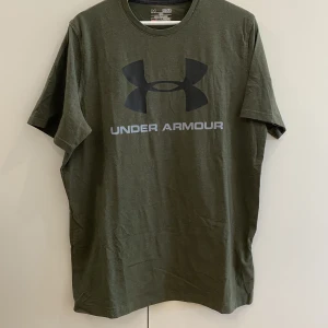 Tränings T-shirt med tryck i strl M - Tränings T-shirt med tryck i strl M