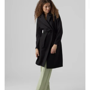 Kappa - Helt ny kappa som jag bara använt 2 gånger. Säljer för jag ej tycker att det är min stil. 