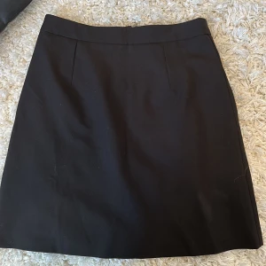 Kjol - En vart kostym kjol från asos. Använd en gång! 