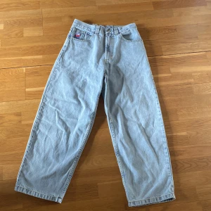 Ljusblå Big boy jeans - Säljer dessa Big boys i XS för jag inte använder dom. Använda en gång så dom är i nyskick, nypris 1299kr (köparen står för frakt)