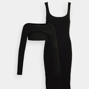 Svart klänning i två delar  - Säljer min tvådelade klänning från Even&Odd i Stl S. Stretchigt och skönt material. Använd 1 gång.  