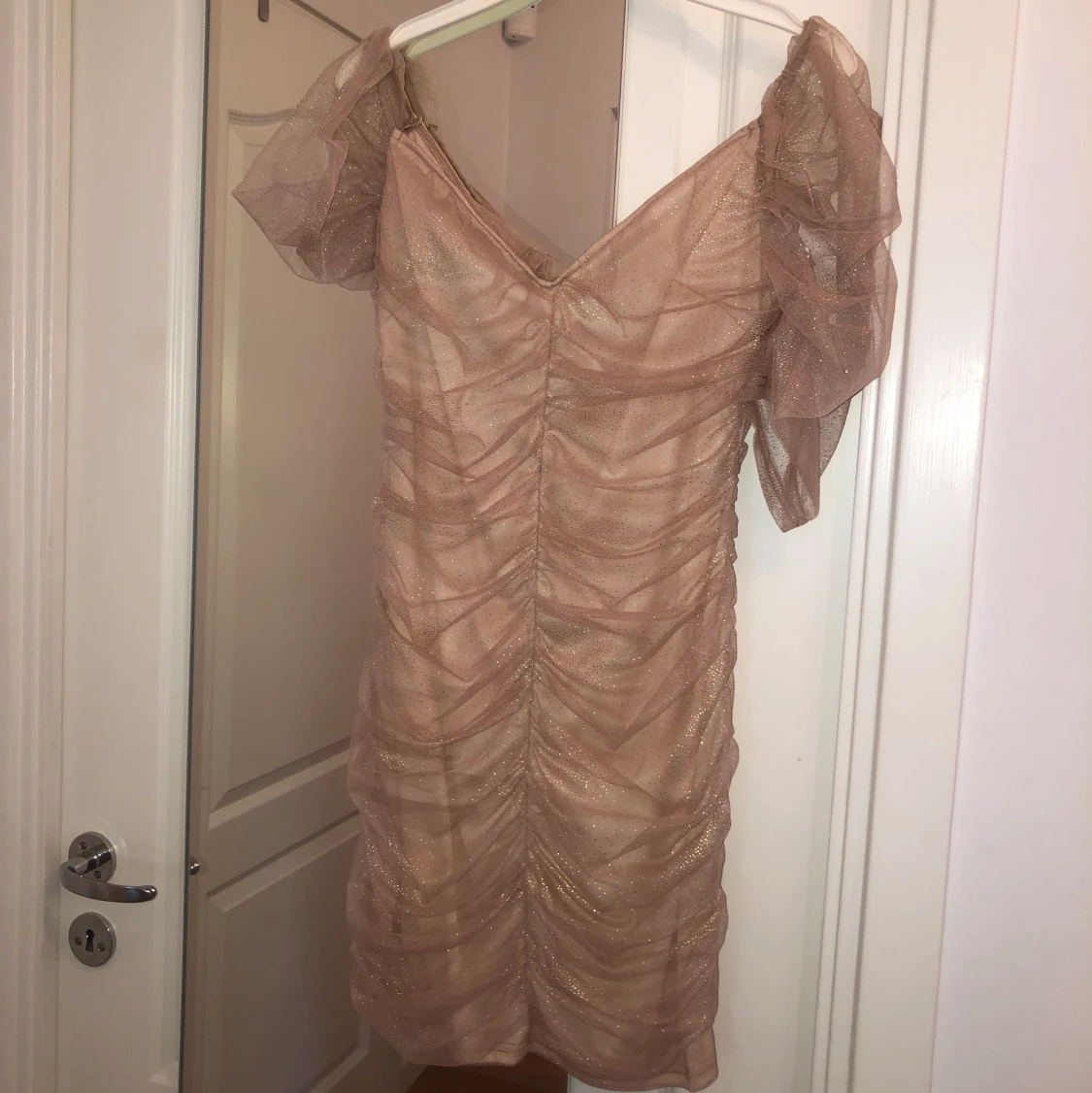 Glittrig klänning - 90