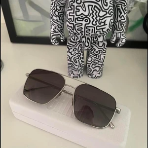Chimi solglasögon  - Jätte bra cond  Köpt för 1400kr