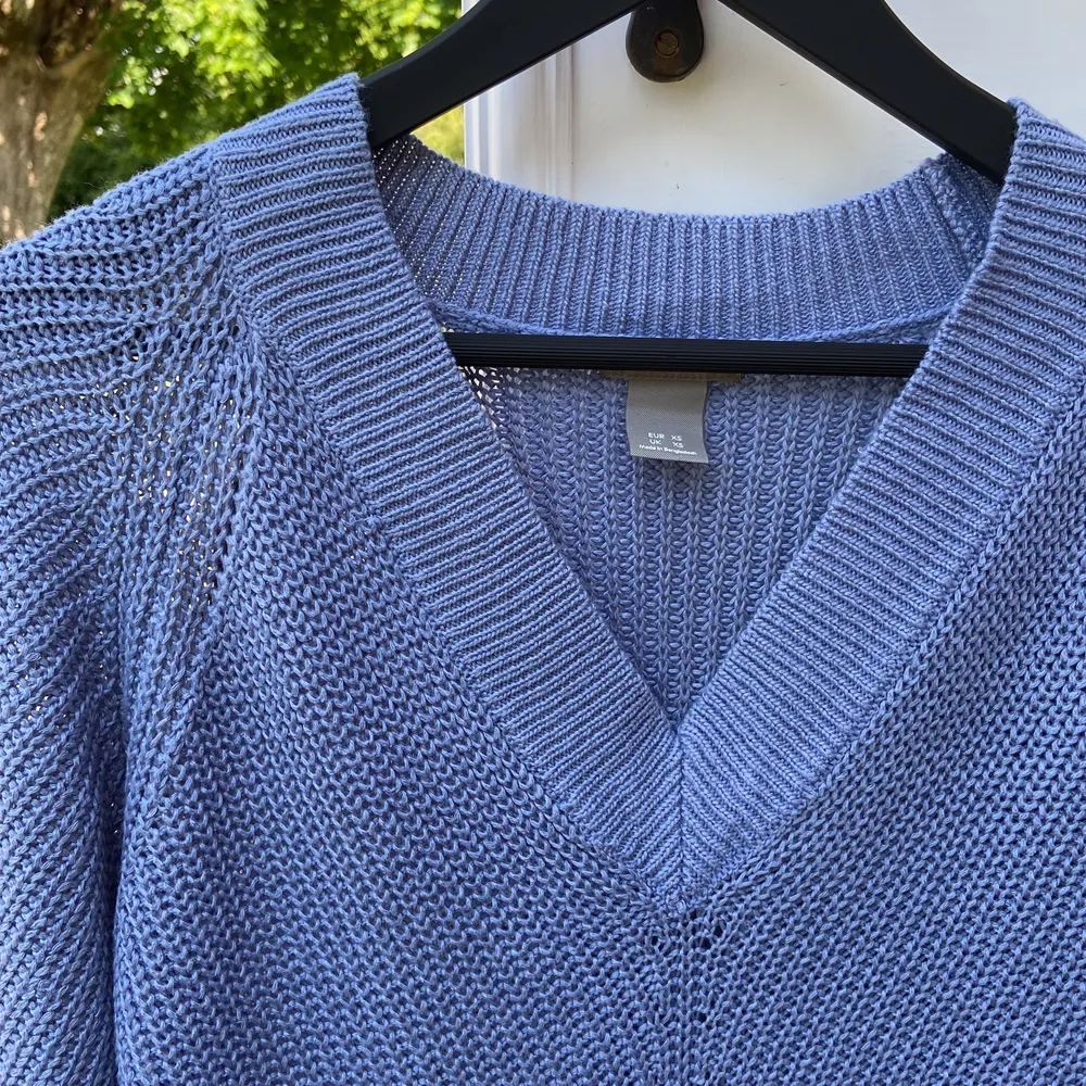 Ljusblå tunnstickad tröja från Lindex! Storlek XS men passar även S. I princip aldrig använd. . Stickat.