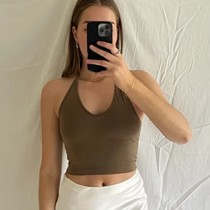 Linne från Weekday - Grönt halterneck linne från weekay, stl XS (passar mig som är en S), köparen står för frakten :)