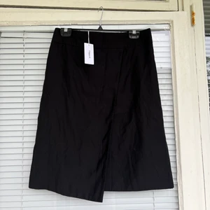 Filippa K kjol - Helt ny Filippa K kjol säljes. Wrap-modell, svart färg. Nypris 1500kr, storlek M. 