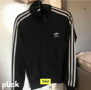 Jätte fin adidas hoodie - Kommer inte till ngn andvändninh längre! Formar kroppen fint 😍😍lånade bilder från förra ägaren 
