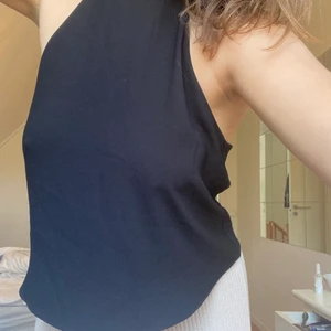 Halterneck topp - Söt och svart halterneck topp från zara. Aldrig använd!