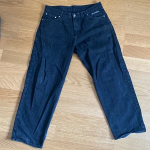 SWEET byxor  - Använda sweet skateboardbyxor, med lite slit längst ner på byxan.  Väldigt fräscha 