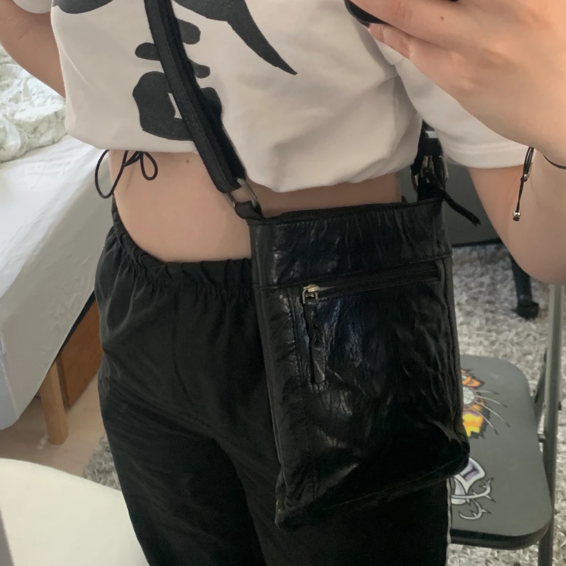 Svart läder axelremsväska  - 91