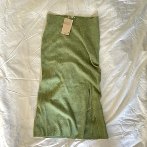 Grön Stickad kjol - Aldrig använd, superfin grön färg!