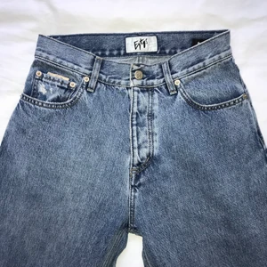 Eytys Benz 26/32 - Något slitna i slutet av benen. Annars i väldigt bra skick. Köpta förra sommaren. Nypris 2200kr