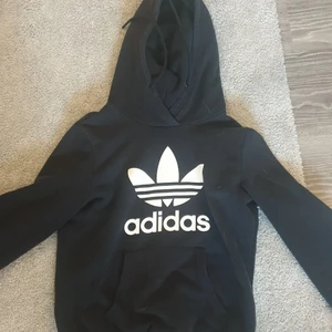 Adidas hoodie - Adidas hoodie. Storlek S Använt lite