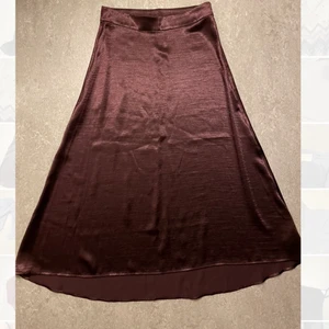 Silk dark red skirt  - Fin kjol i bra skick.