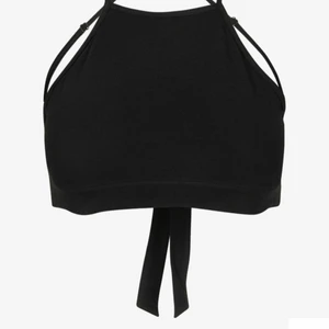 Sommartopp från Urban Classics - En fin sommartopp som köptes från zalando, men som tyvärr inte kommer till användning. Nyskick och prislappen sitter kvar. Köparen står för frakt (39kr) Ordinarie pris: 210kr