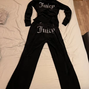 Juicy - För båda blir det 1200kr men priset kan diskuteras!. Byxor i storlek small Kofta i storlek xxs