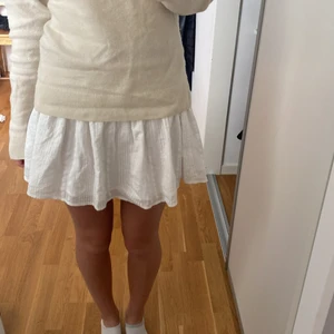 Vit kjol - Superfin kjol som jag köpte förra pret på Cubus, sparsamt använd. kan mötas upp och frakta