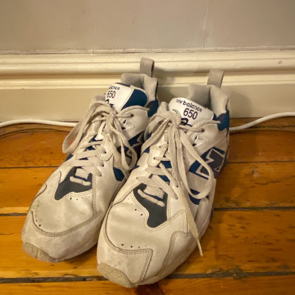 Feta sneakers köpta på sneakers n stuff dryga tre år sedan? otroligt bekväma med en tjock sula så du blir några centimeter längre, ganska redigt använda men har på senaste tid bara samlat damm, storlek 45 EU. Skor.