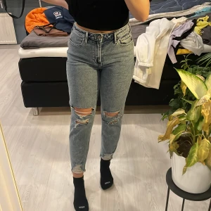 Jeans från hollister - Jeans från hollister. Är 164 lång   ‼️ köparen står för frakten ‼️