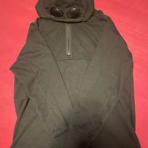 CP. Company hoodie - Storlek M, hyfsat bra skick, inga hål kan fraktas