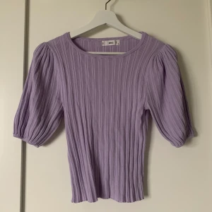 Snygg topp MANGO - Supersnygg ballongärmad topp från Mango i storlek M!✨ Använd fåtal gånger och i väldigt bra skick. 💘