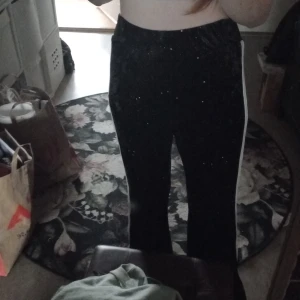 Glittriga byxor - Super sköna helt nytt skick