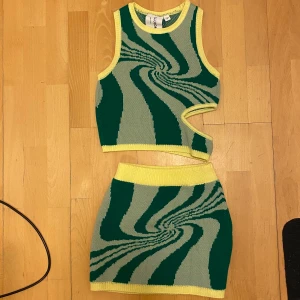 Fint set - Ett fint set från ASOS som inte kommer till användning, kontakta ifall du har några frågor eller vill ha fler bilder ☺️🥰