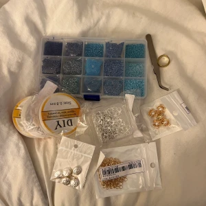 Smyckestillverkning  - Säljer detta kit för smyckestillverkning, fina pärlor som knappt är använda, vissa är inte ens öppnade. Säljer allt för 300kr, bara pärlorna köpta jag för 299kr 