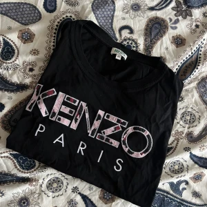 Kenzo  - Svart kenzo T-shirt i storlek M, inte använd mycket och inget att markera på🌸 
