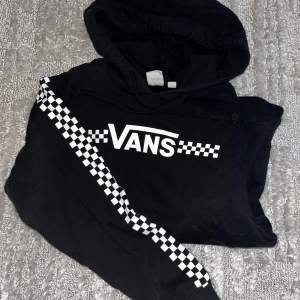 VANS Hoodie i storlek XS.  Använd fåtal gånger.  Nypris: 549:- 