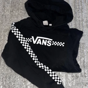 Vans Hoodie - XS  - VANS Hoodie i storlek XS.  Använd fåtal gånger.  Nypris: 549:- 