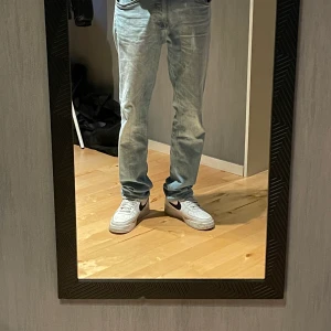 Hugo boss Jeans Baggy - Hej, säljer nu mina Hugo Boss Jeans (MAINE) för dem har blivit lite små. Skicket är 9/10 inget tecken på användning. Kvitto finns