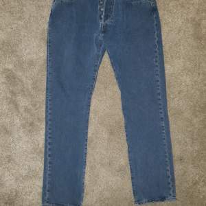Ett par nästan oanvända Levi's jeans W: 34 L: 30 Köpare står för frakt!