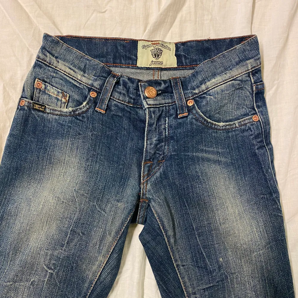 As snygga jeans från tiger of Sweden! Köpta second hand men i princip aldrig använda💕 Köparen står för frakten. Jeans & Byxor.