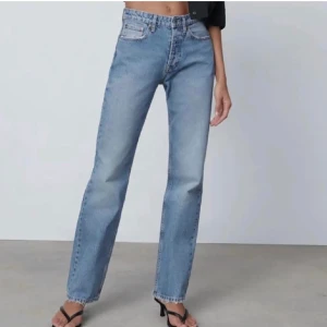 Midrise jeans - Supersnygga raka zara jeans som tyvärr inte kommer till användning!