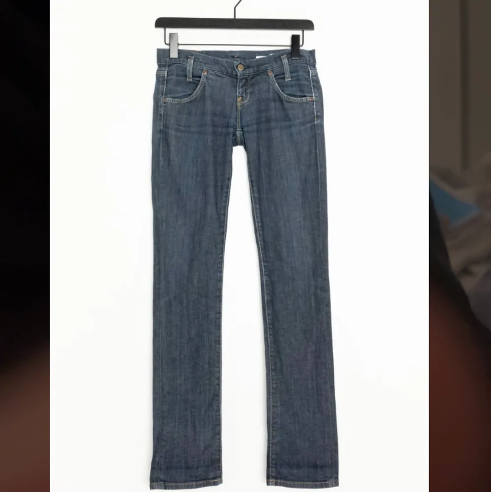 Fina lågmidjade jeans från lee i fint skick. Säljer då de är för långa på mig💕. Jeans & Byxor.