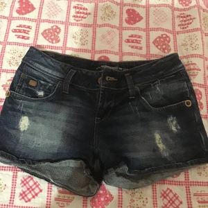 Fina shorts  - FRAKT: 45kr -stl s men passar xs oxå