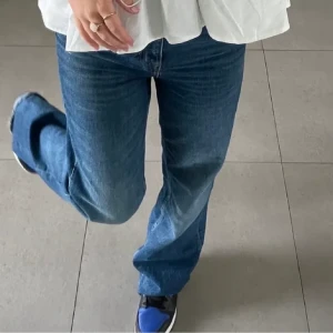 Jeans från zara St 32/34 XS/S - Jätte snygga jeans från zara, säljer pga av att dem inte kommer till användning längre, org pris är ca 600kr säljer för 100kr kan gå längre om vi kommer överens om ett bra pris 🫶🏻